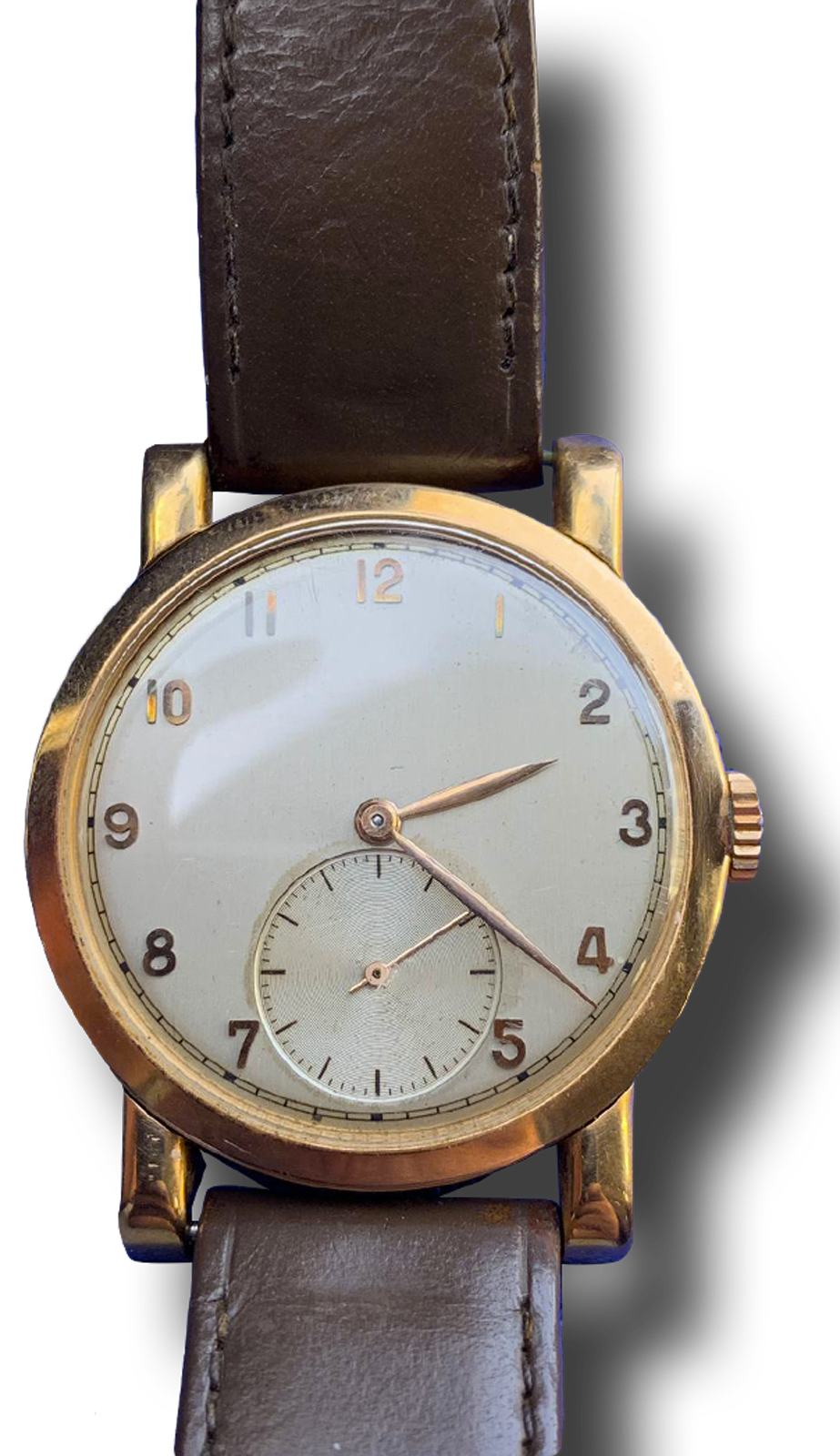 Montre de luxe vintage à boîtier doré, cadran clair, bracelet cuir brun