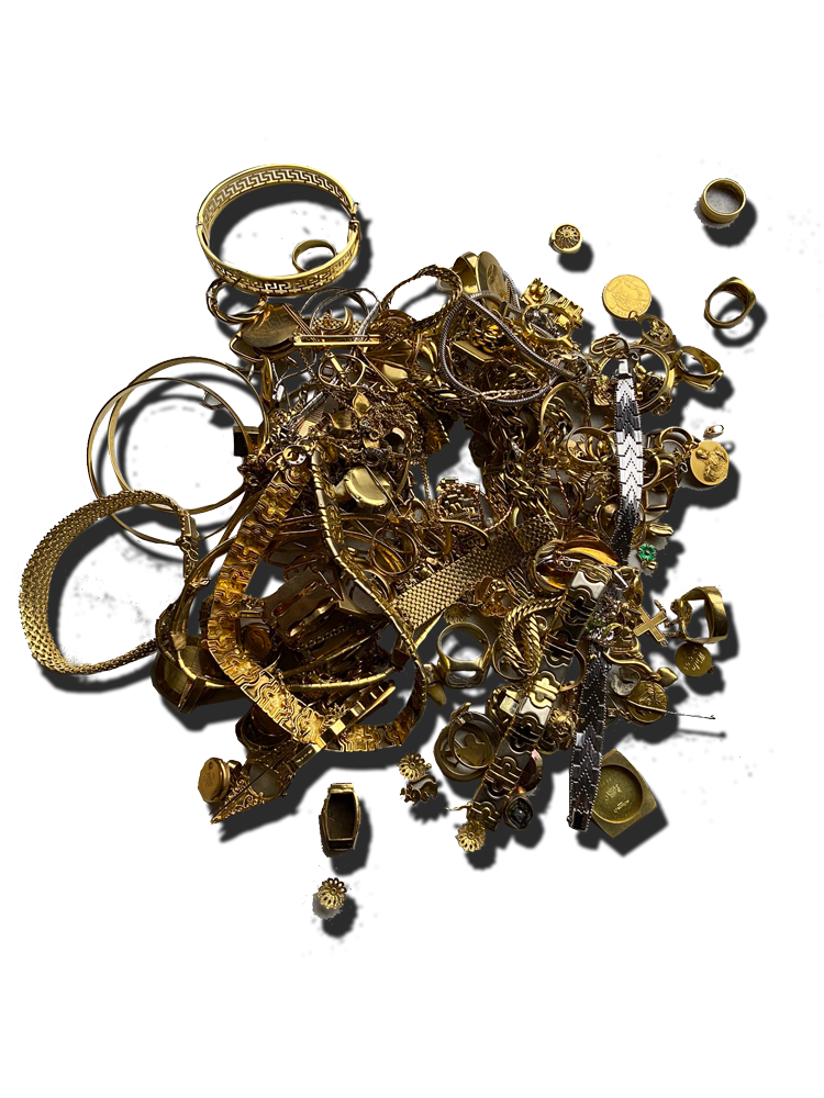 Lot de bijoux en or rassemblés en tas : bagues, bracelets, chaînes, médailles et éléments de bijouterie, photo produit détourée ; Suisse, Valais,