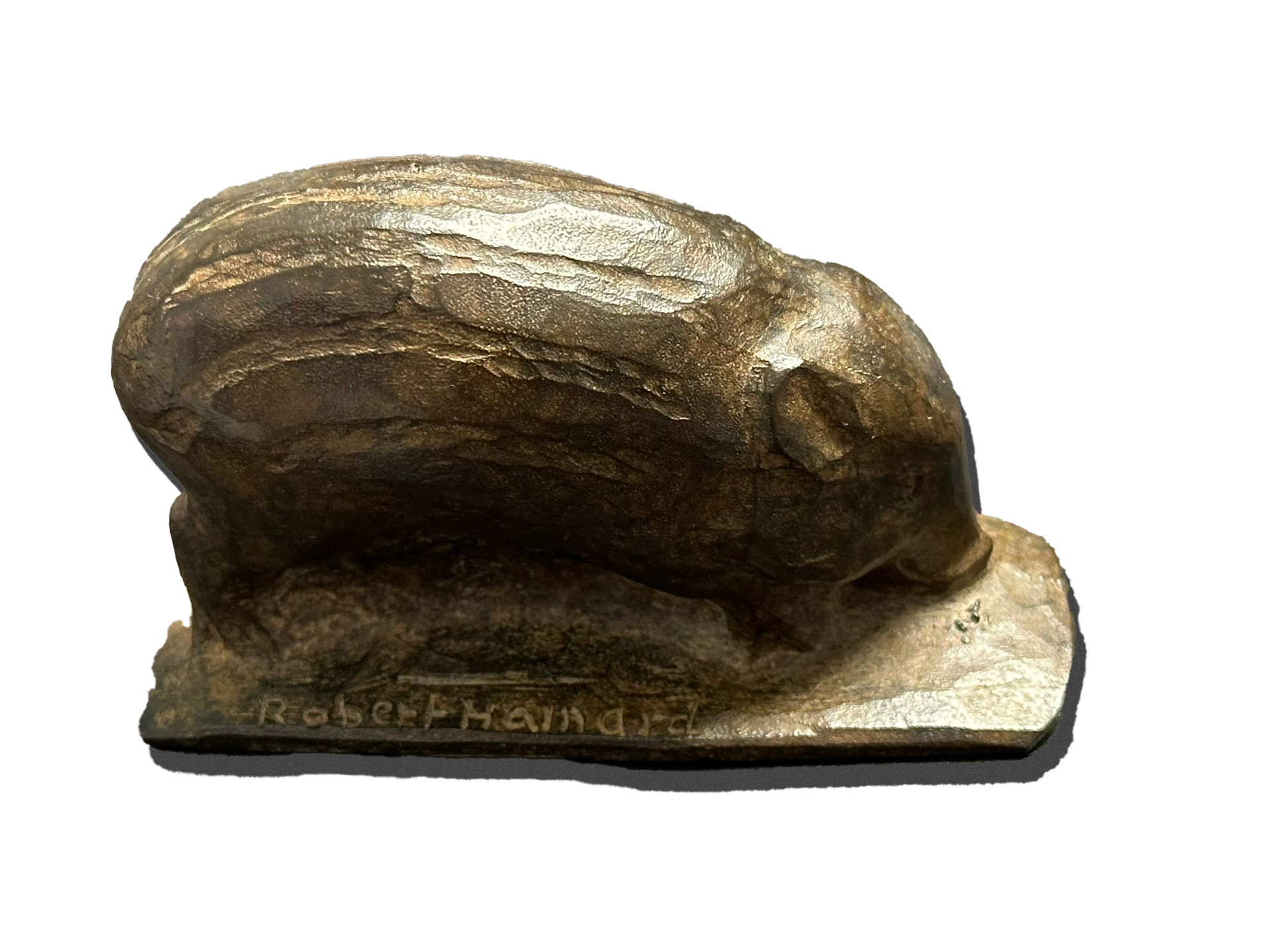 Sculpture en bronze ancien représentant une figure stylisée avec textures métalliques patinées et détails des formes.