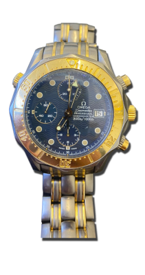 Montre vintage de luxe bicolore acier et or, chronographe avec cadran bleu texturé et bracelet métal assorti ; Valais, Suisse.