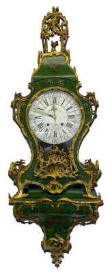 Pendule murale ancienne type cartel, corps vert peint avec motifs floraux, ornements dorés rocaille et cadran à chiffres romains.