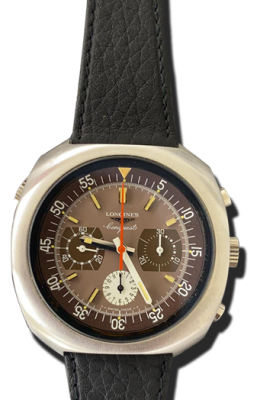 Montre vintage de luxe au boîtier doré avec lunette cannelée, cadran champagne à index bâtons, date et bracelet cuir brun.