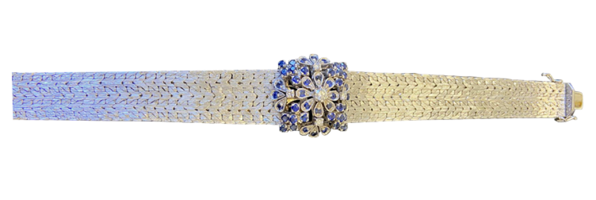 Bracelet vintage de luxe en métal blanc à maillons texturés, avec fermoir central floral serti de pierres bleues et incolores ; Valais, Suisse.