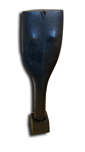 Sculpture en bronze représentant une forme stylisée abstraite aux contours lissés et au fini patiné, sur base sculptée.