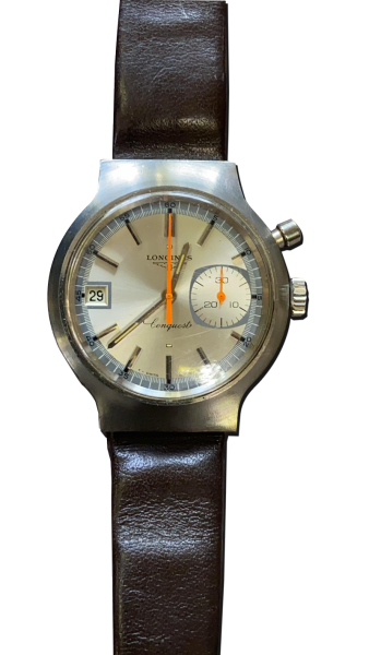 Montre vintage de luxe en acier avec cadran argenté, un compteur circulaire, guichet date et bracelet en cuir brun, photo produit