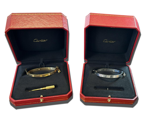 Bracelet en or présenté en gros plan avec détails de finition et surface métallique. Bijoux bracelet en or, bijoux.