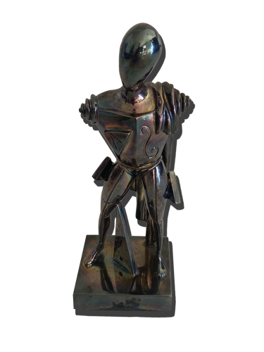 Sculpture en métal poli style personnage/chevalier abstrait sur socle, reflets argentés