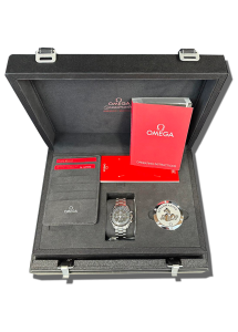 Montre de luxe suisse présentée dans son écrin d’origine avec cadran lisible et boîtier raffiné, mettant en évidence les finitions de haute horlogerie.